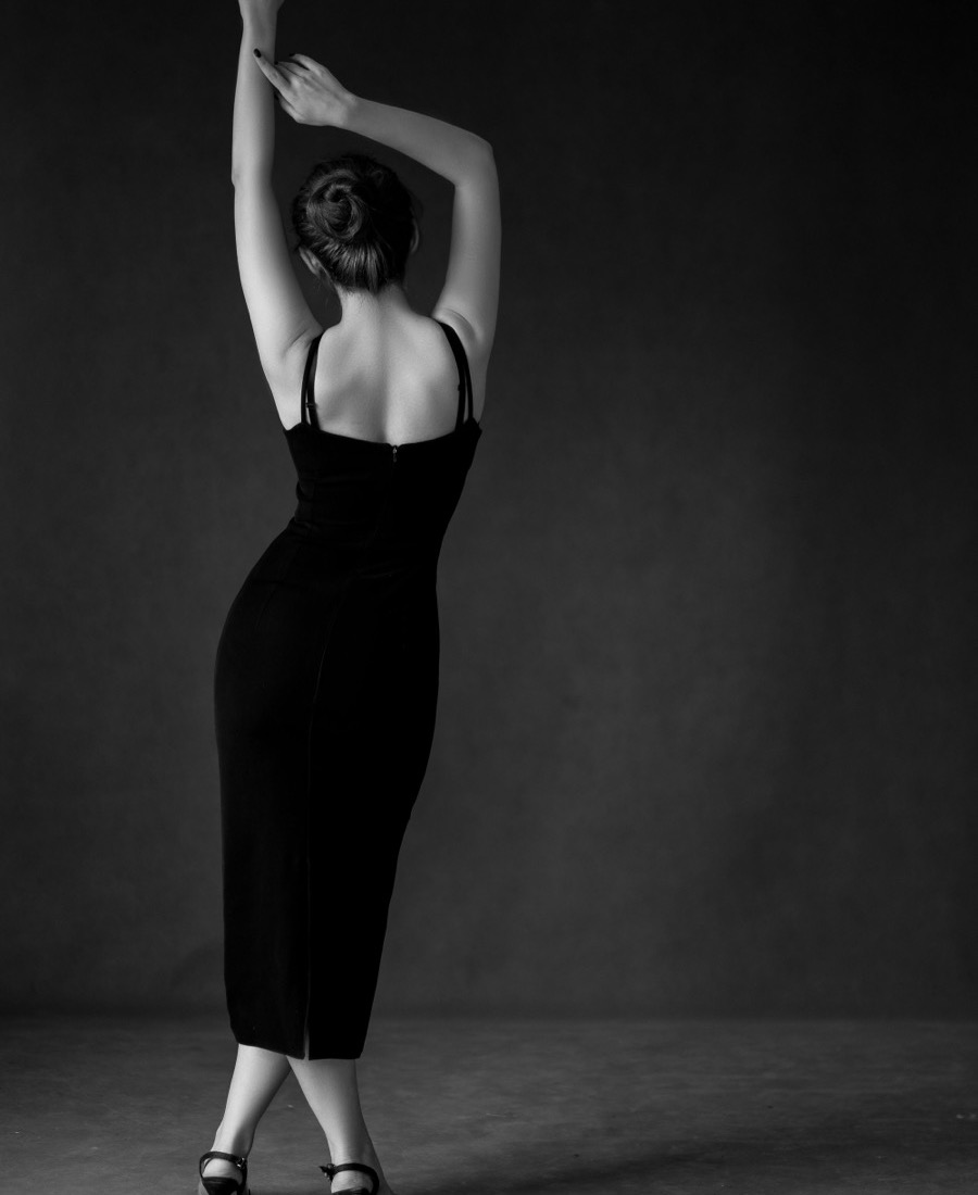 Hourglass Curves